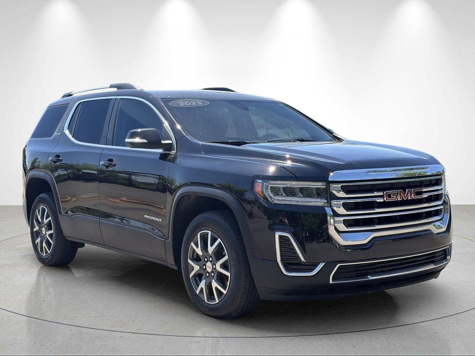 Used 2023 Ebony Twilight Metallic GMC SLE image 7