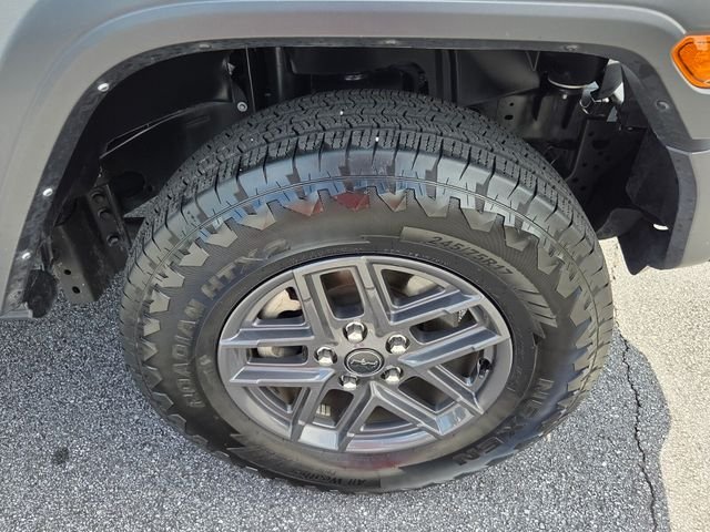 Used 2024 White Jeep Sport S image 11