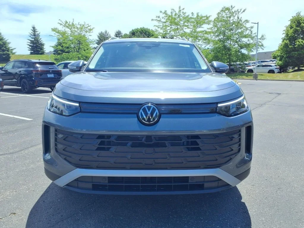 New 2026 Platinum Gray Metallic Volkswagen 2.0T SE image 6
