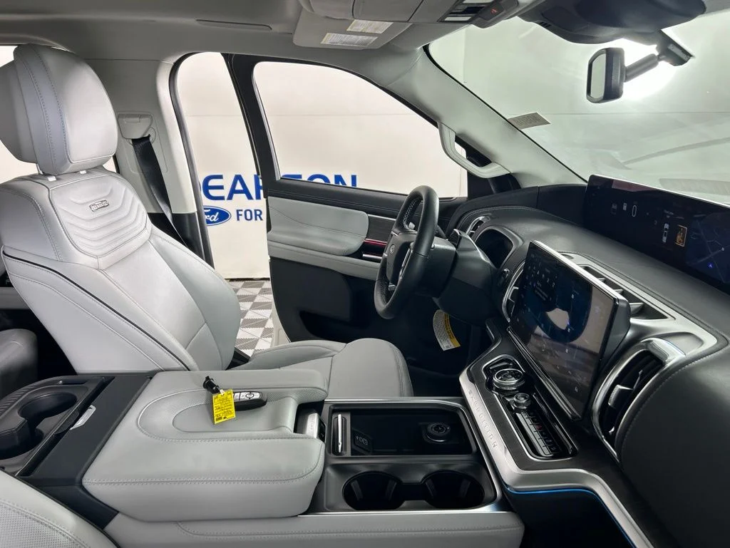 New 2026 Star White Metallic Tri-Coat Ford MAX Platinum® image 25