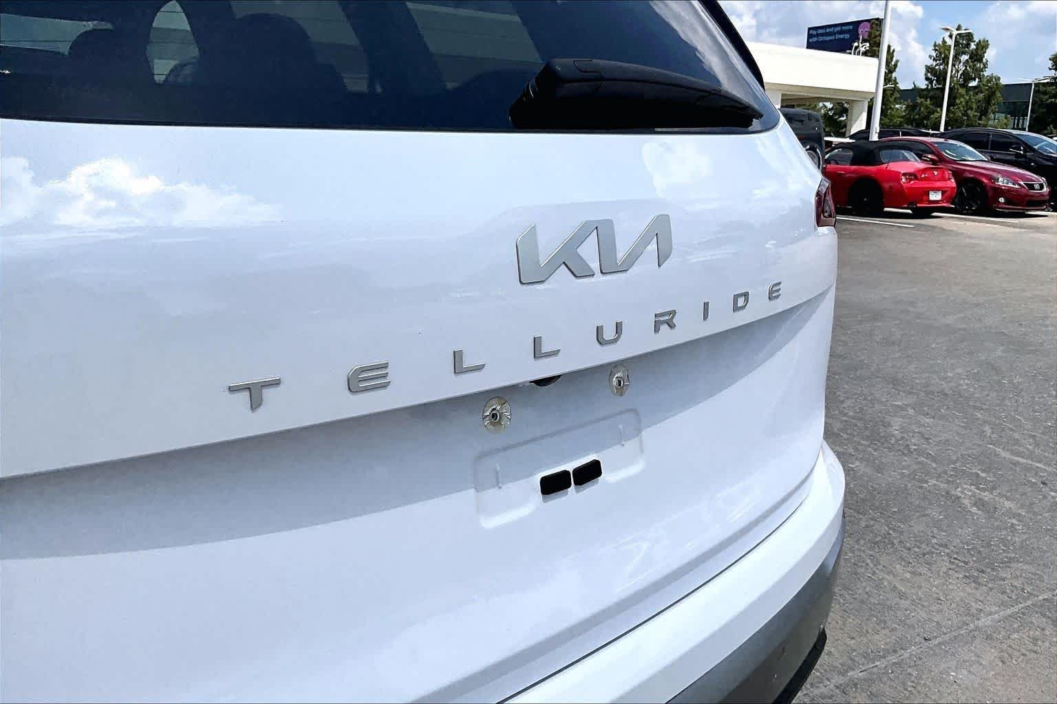 Used 2025 Glacial White Pearl Kia S image 28