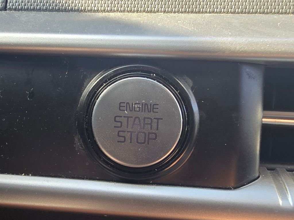 Used 2021 White Kia LXS image 29