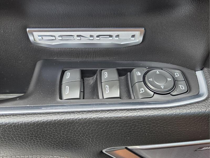 Used 2022 Onyx Black GMC 4WD CREW CAB 147" DENALI image 24