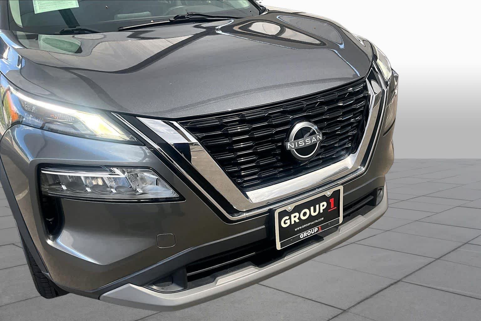 Used 2022 Gun Metallic Nissan SV image 28