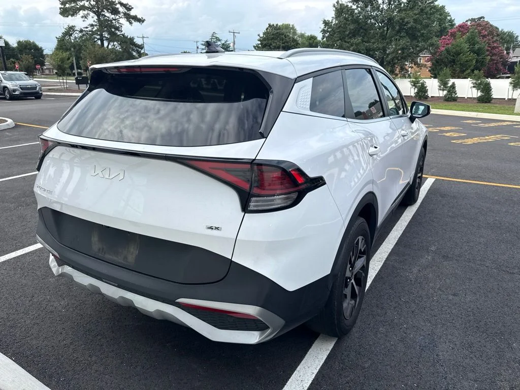 Used 2023 White Kia EX image 3