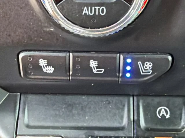 Used 2020 WHITE FROST TRICOAT GMC SLT image 30