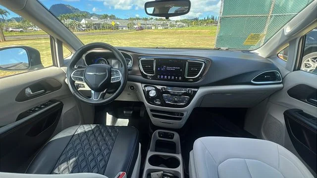 Used 2017 Silver Chrysler Touring image 15