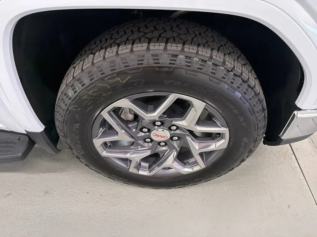 New 2026 Glacier White Tricoat GMC SLT image 4