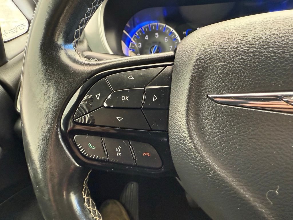Used 2020 Brilliant Black Crystal Pearlcoat Chrysler Touring image 33