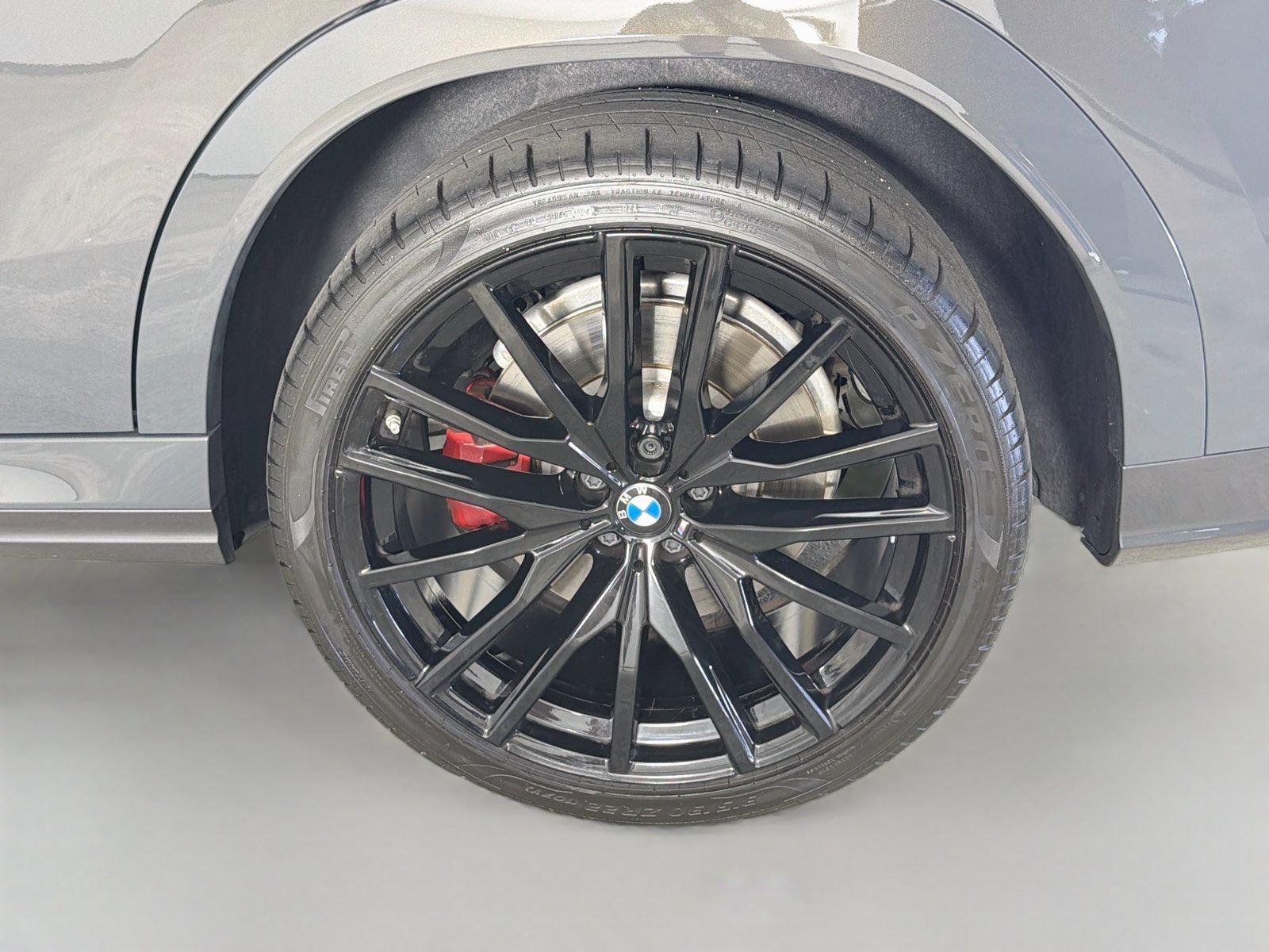 Used 2026 Dravit Grey Metallic BMW M60i image 33
