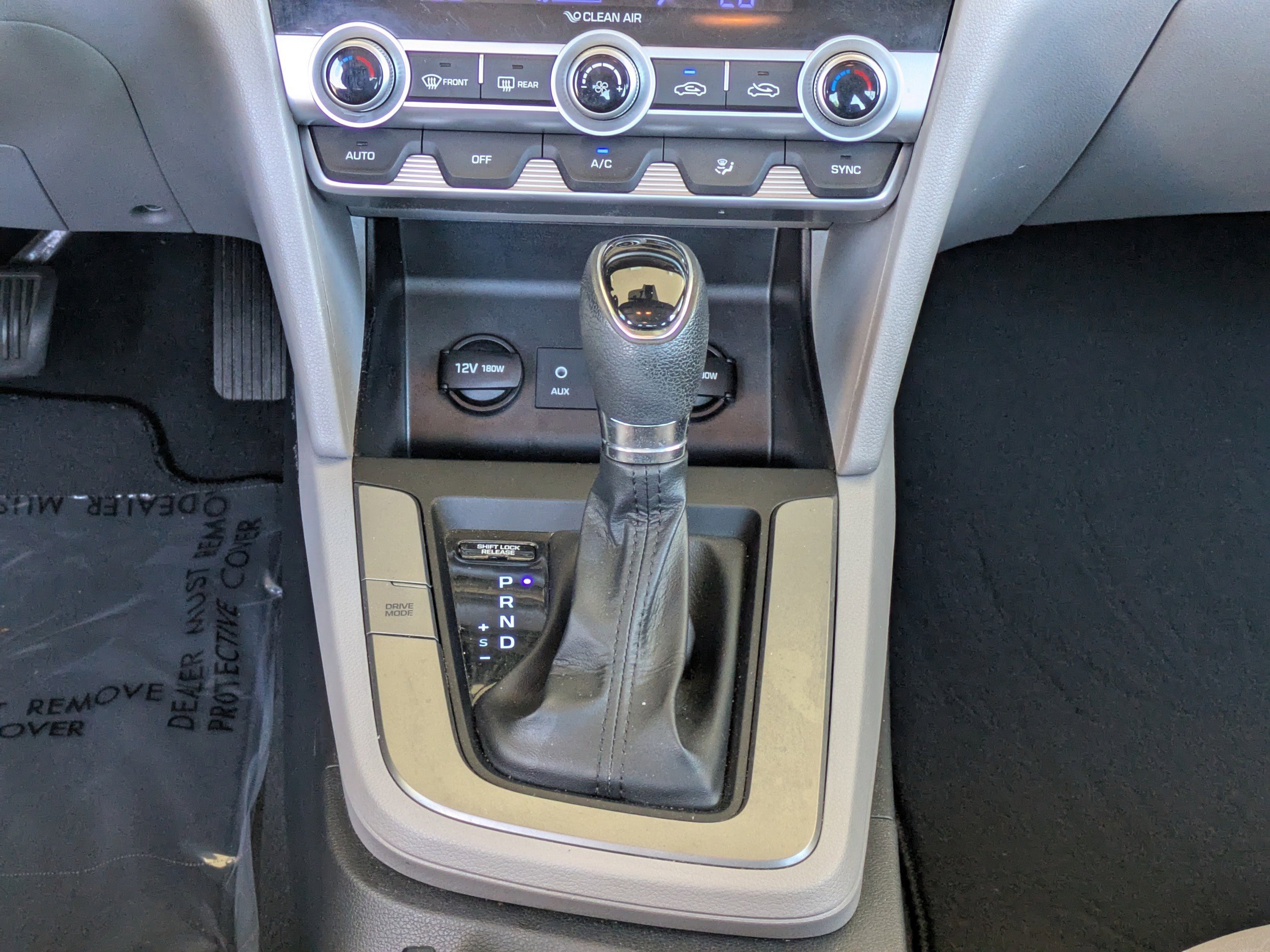 2020 Hyundai Elantra SE - Photo 17
