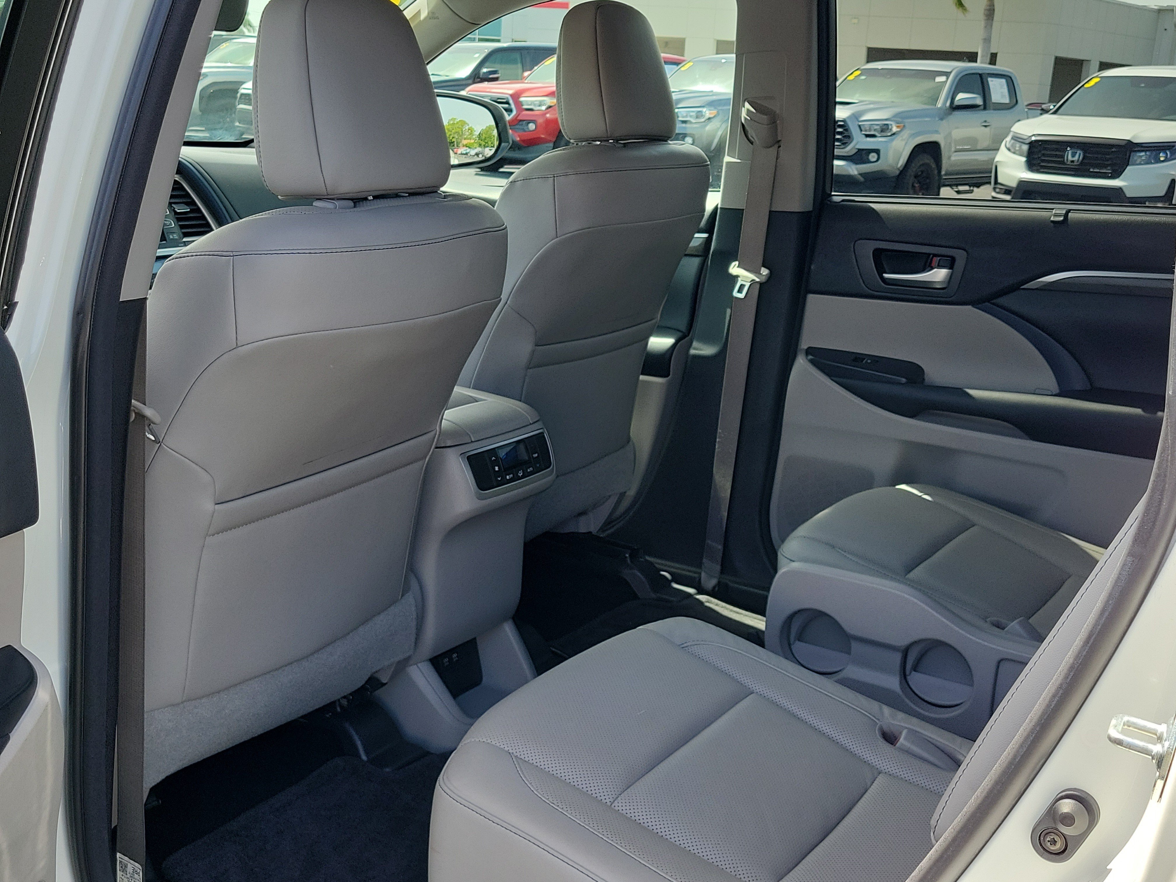Used 2018 Blizzard Pearl Toyota Limited image 12