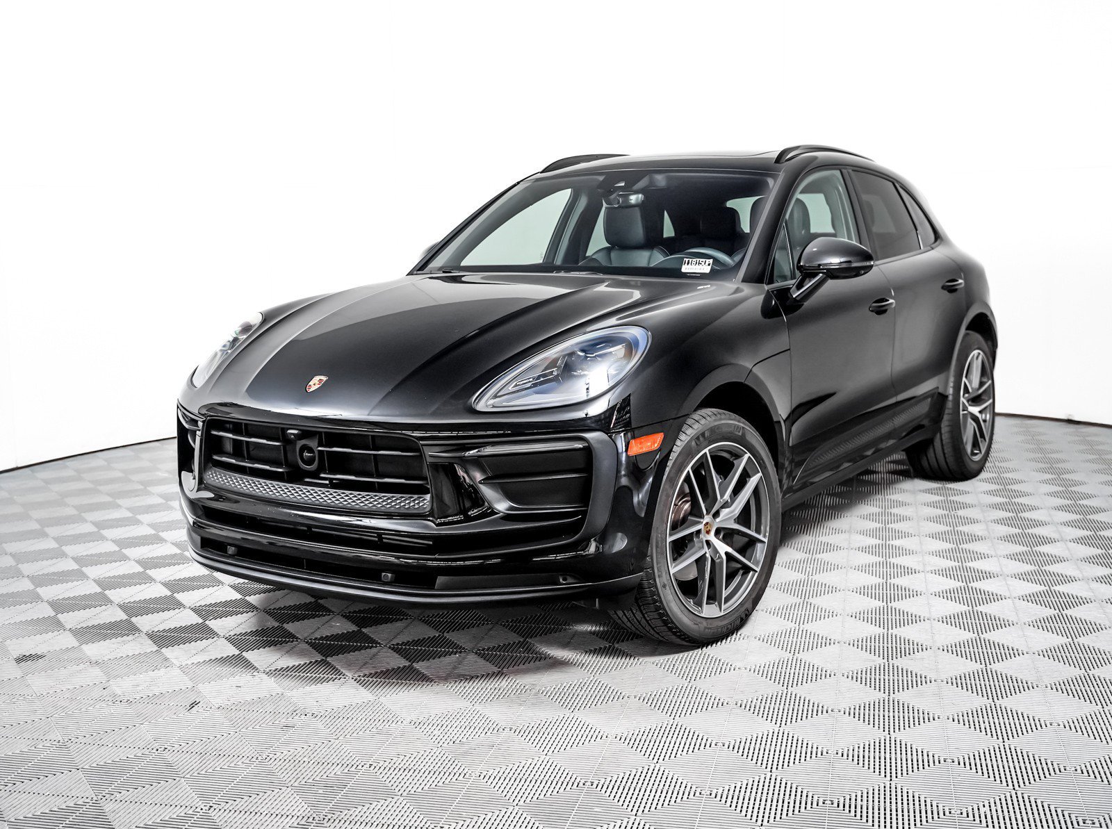 2024 Porsche Macan's photo