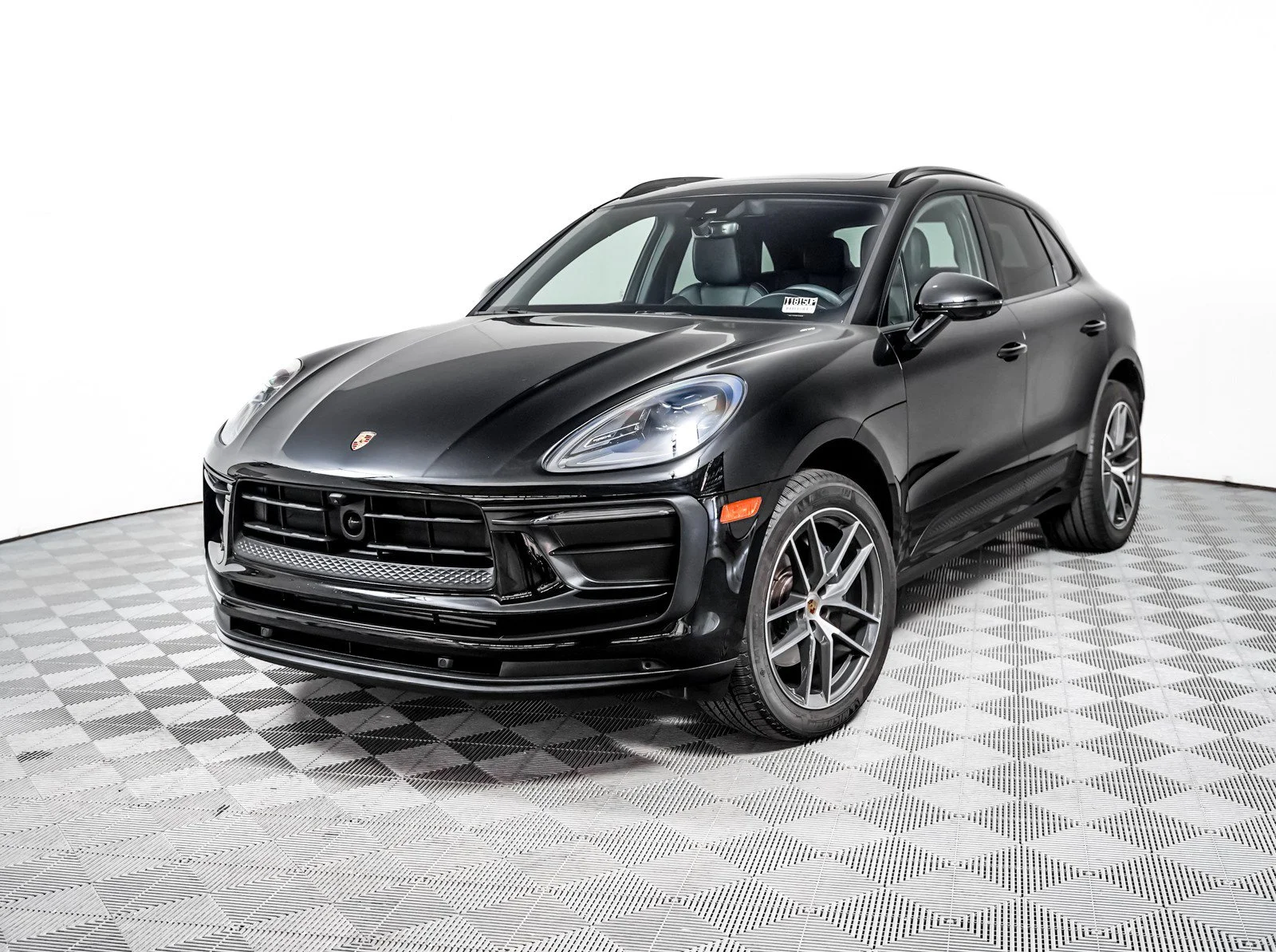 2024 Porsche Macan's photo