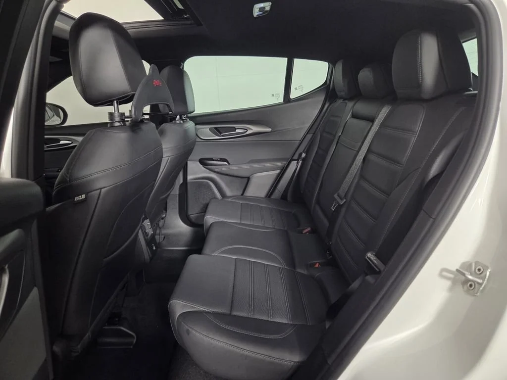 Used 2025 Milano White Alfa Romeo Base image 25