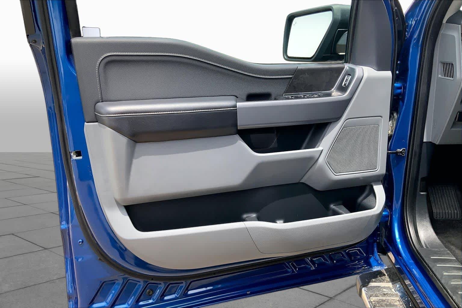 Used 2025 Atlas Blue Metallic Ford XLT image 22