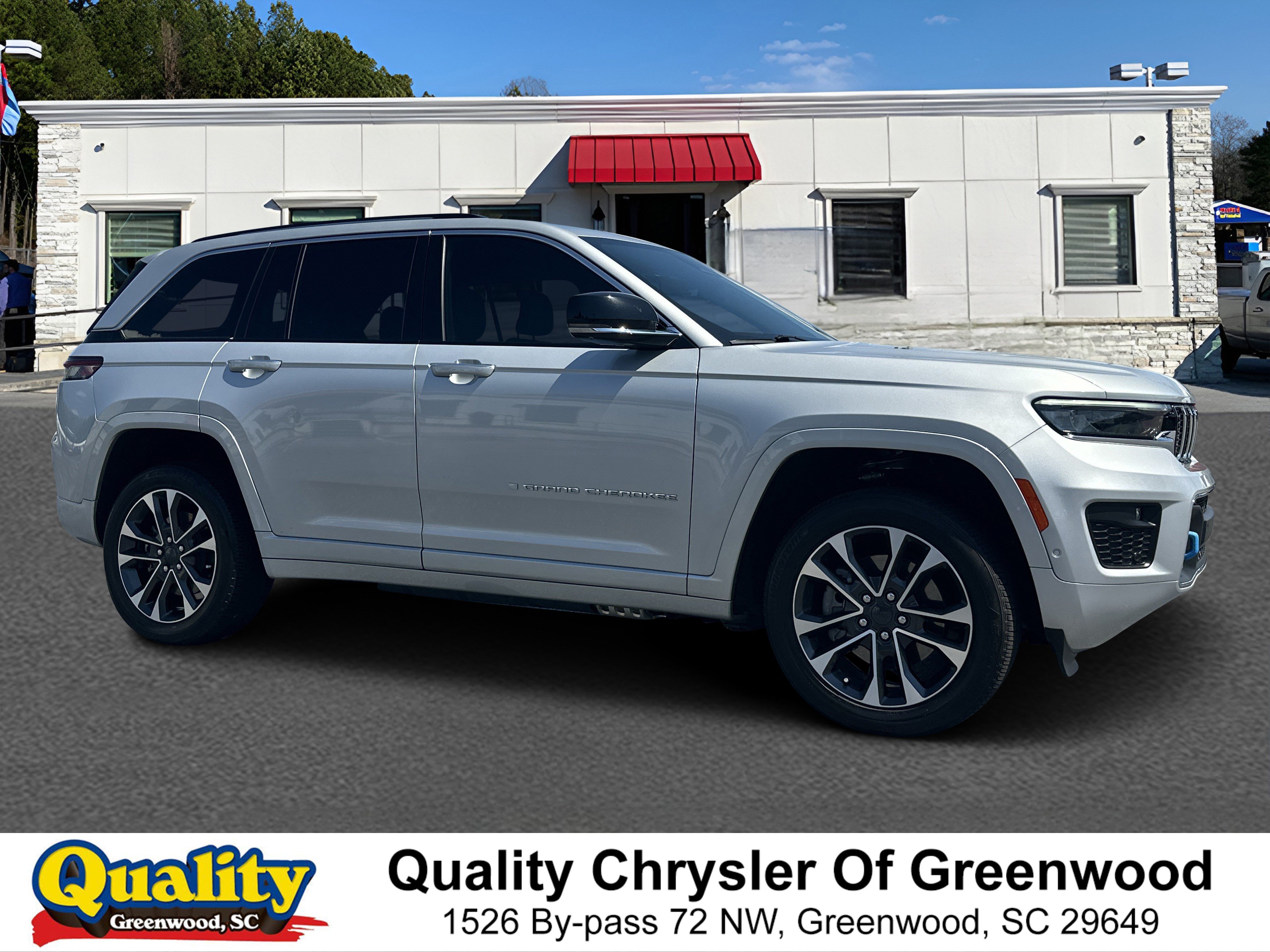 Used 2024 Silver Zynith Jeep Overland image 1