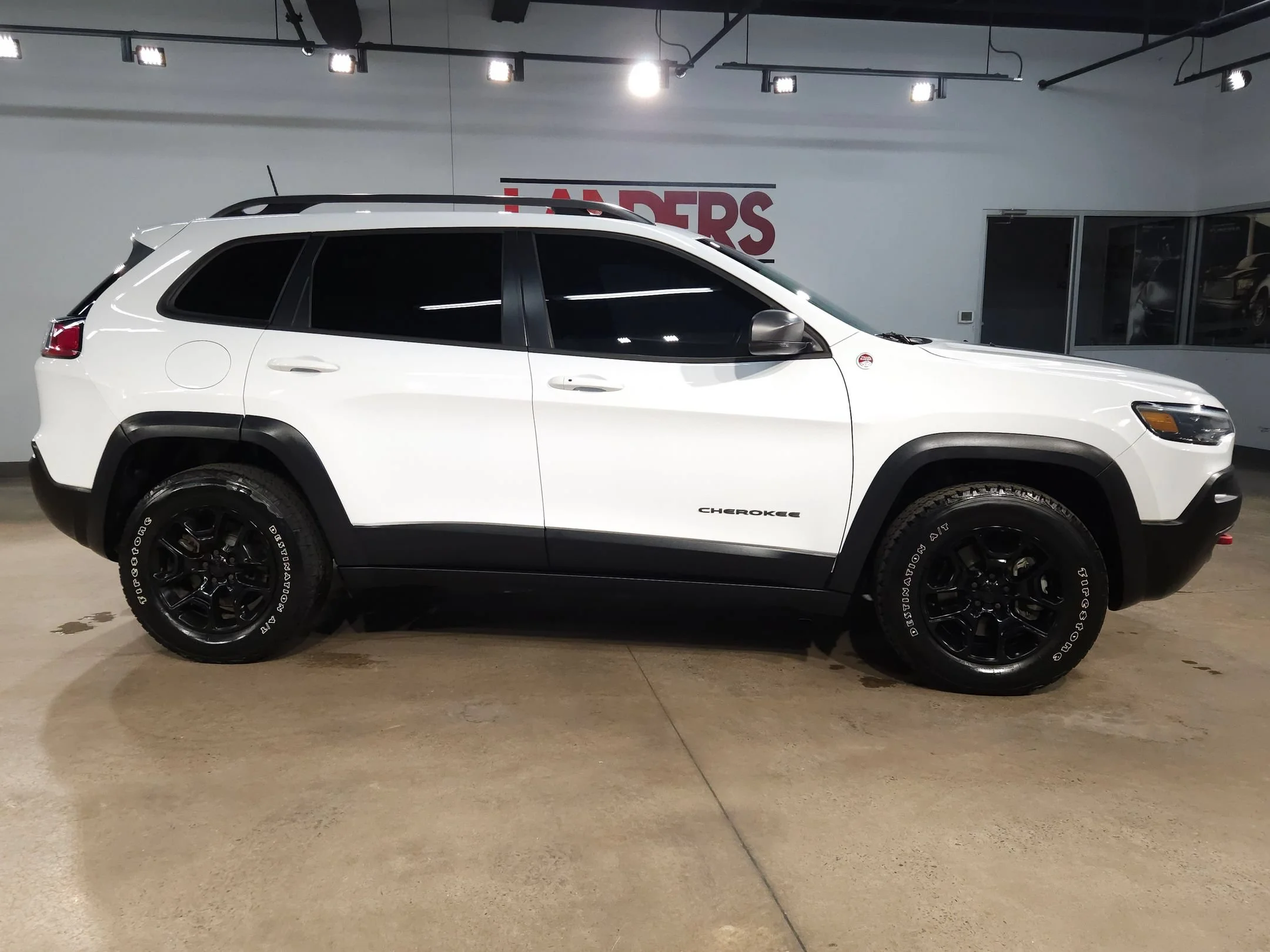 Used 2021 Bright White Clearcoat Jeep Trailhawk image 8