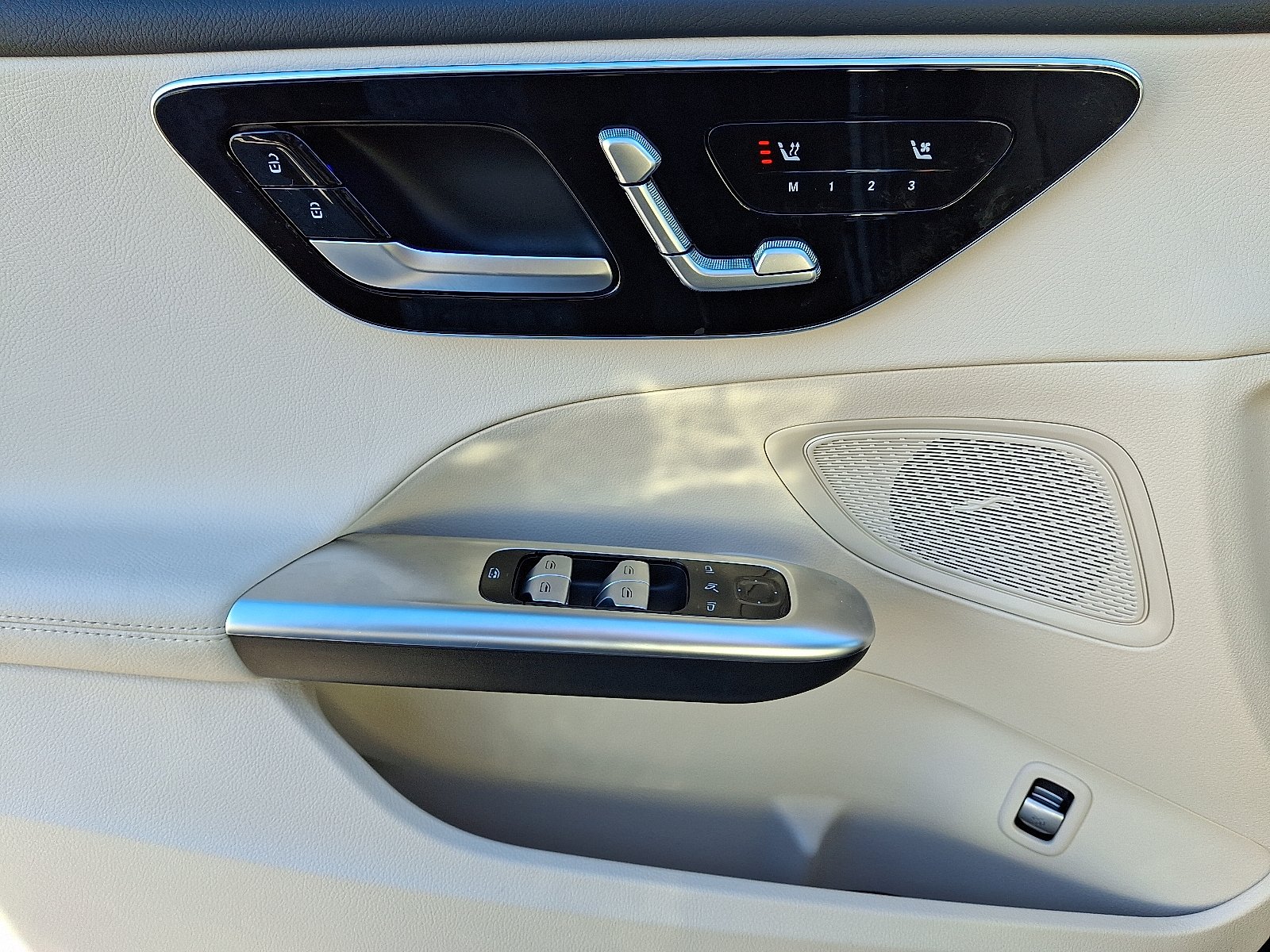 2025 Mercedes-Benz C-Class Sedan C 300 - Photo 12