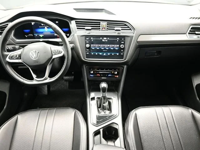Used 2022 Gray Volkswagen 2.0T SE image 17