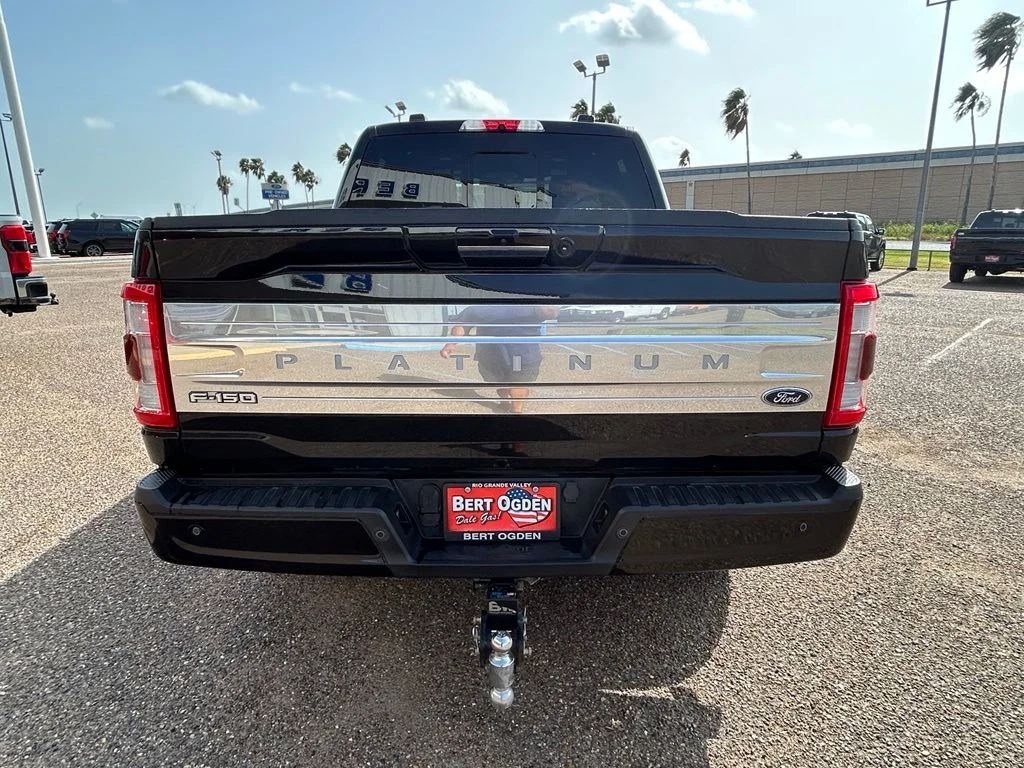 Used 2022 Black Metallic Ford Platinum image 5