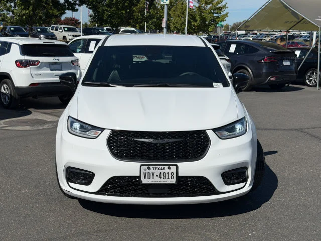 Used 2024 White Chrysler Select S Appearance image 3