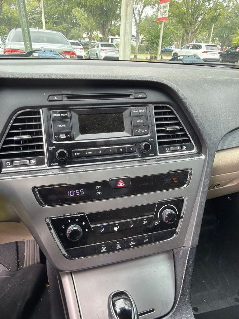 Used 2017 Brown Hyundai Base image 4