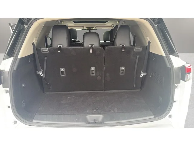 Used 2023 Pearl White Tricoat Nissan Platinum image 30