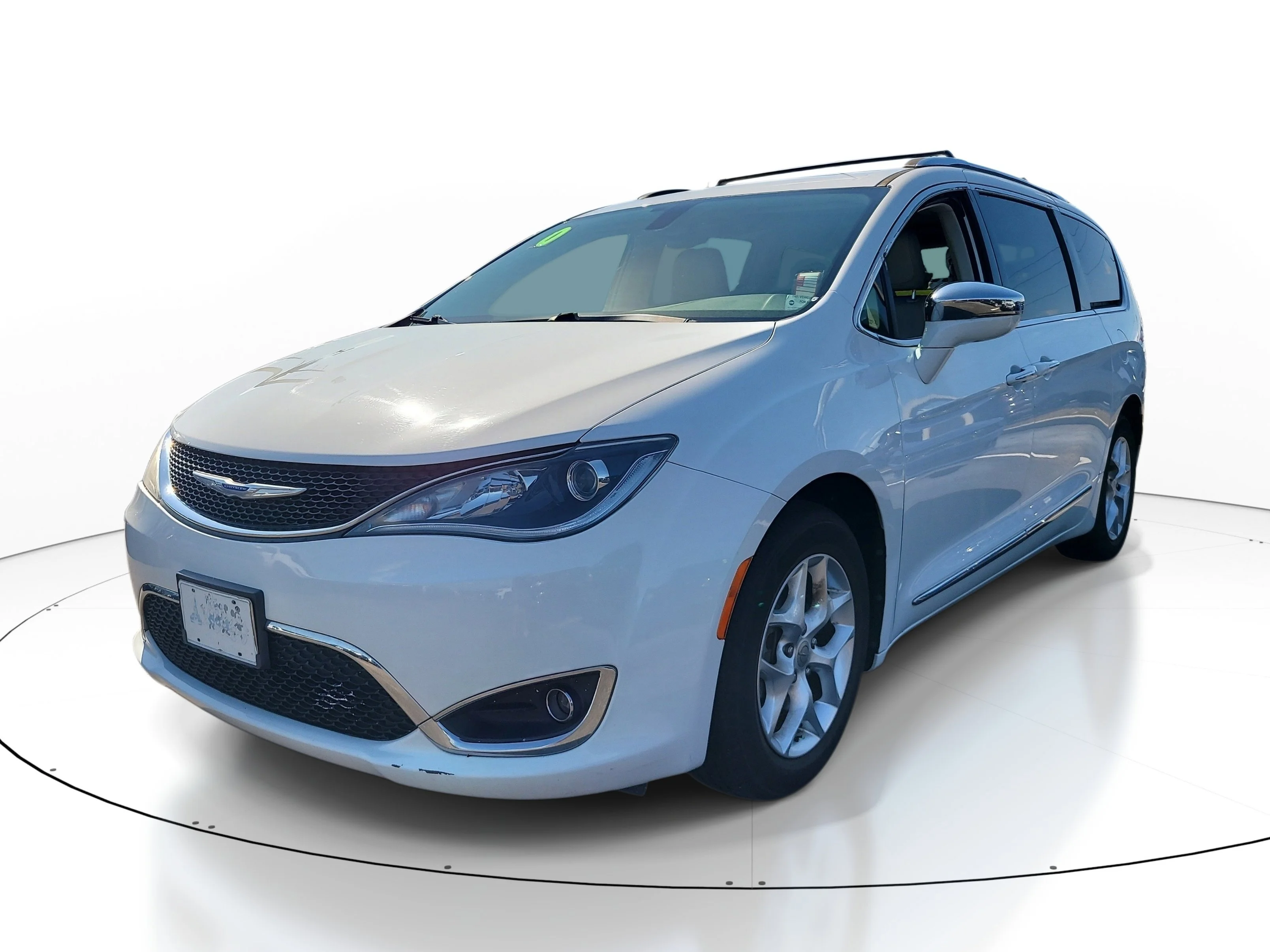 Used 2020 Bright White Clearcoat Chrysler Limited image 3