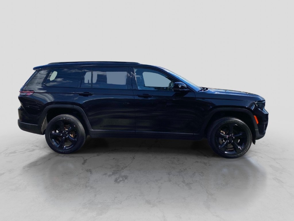 Used 2023 Black Jeep Altitude image 10