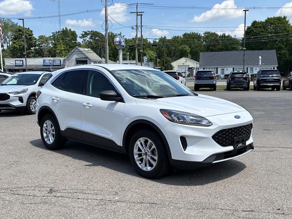 Used 2022 White Ford SE image 3