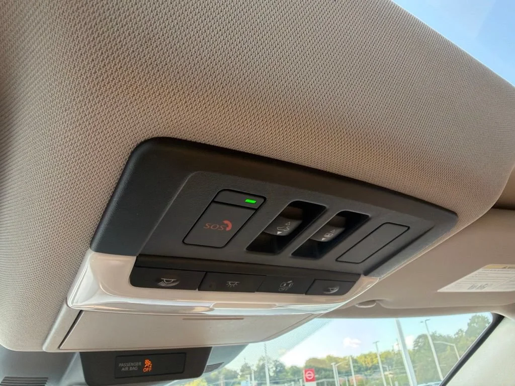 Used 2023 White Nissan Platinum image 26