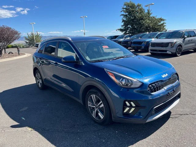 Used 2022 Deep Cerulean Kia LXS image 4