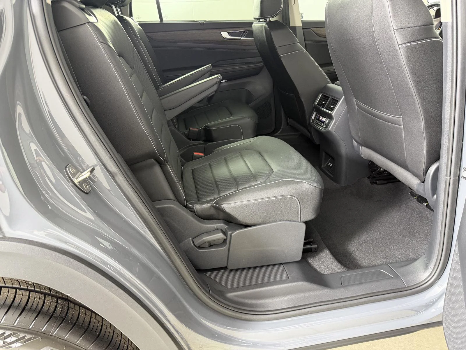 New 2026 Pure Gray Volkswagen 2.0T SEL image 16