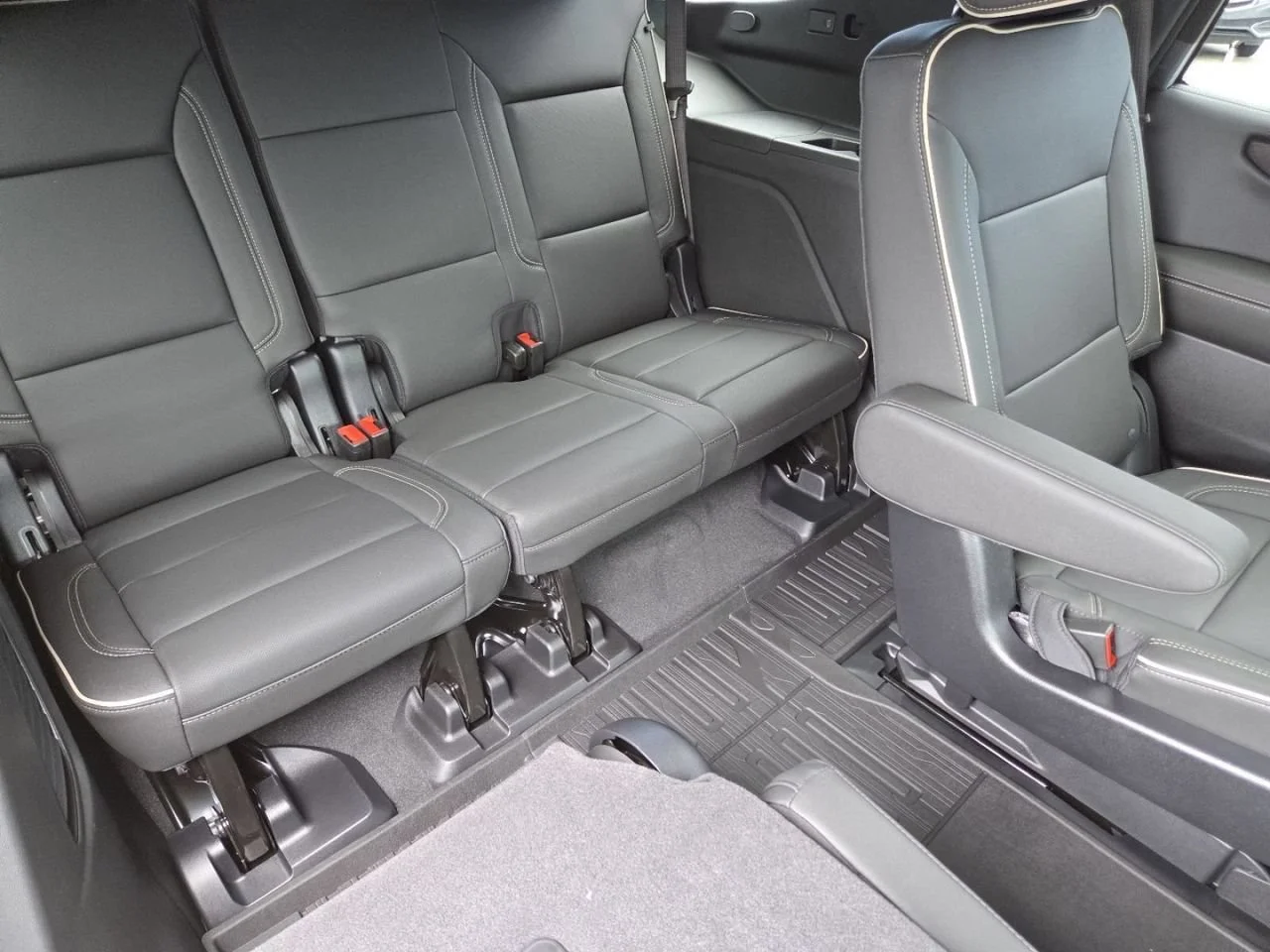 New 2026 Onyx Black GMC Elevation image 25