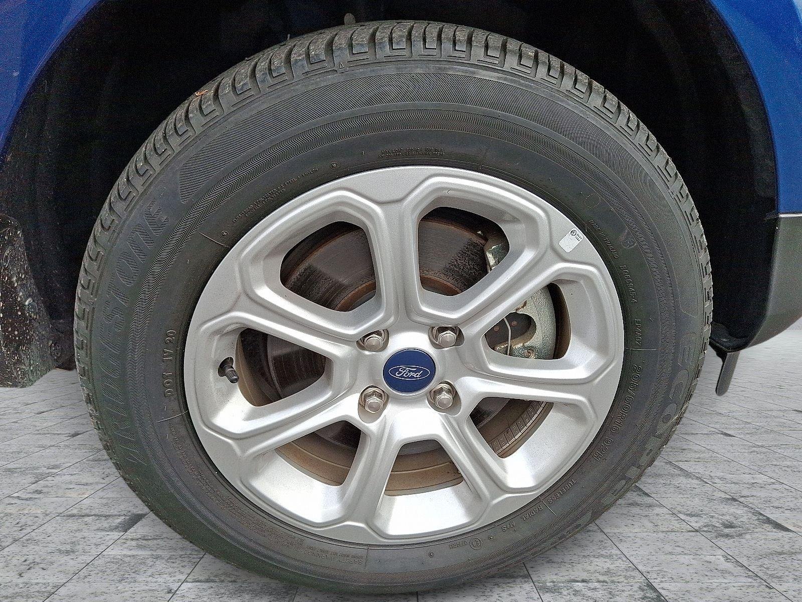 Used 2022 Lightning Blue Metallic Ford SE image 9