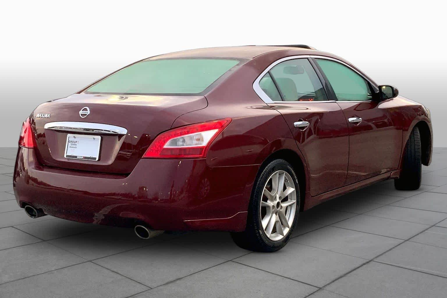 Used 2011 Tuscan Sun Metallic Nissan 3.5 S image 12