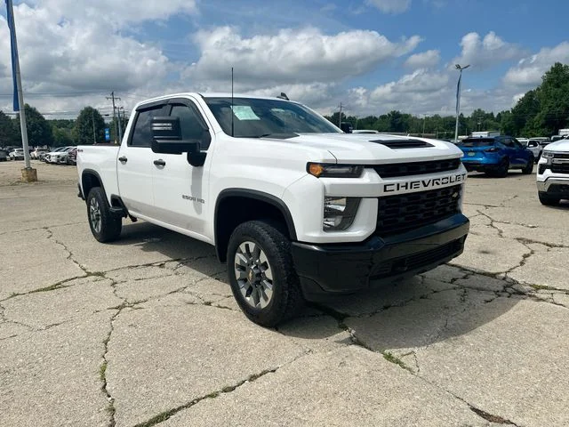 Used 2023 White Chevrolet Custom image 11