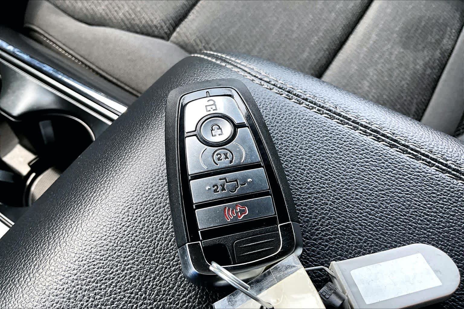 Used 2023 Agate Black Metallic Ford XLT image 15