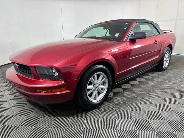 Used 2005 Red Ford V6 image 8