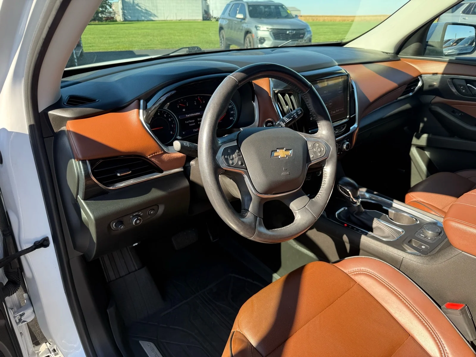 Used 2021 IRIDESCENT PEARL TRICOAT Chevrolet High Country image 13