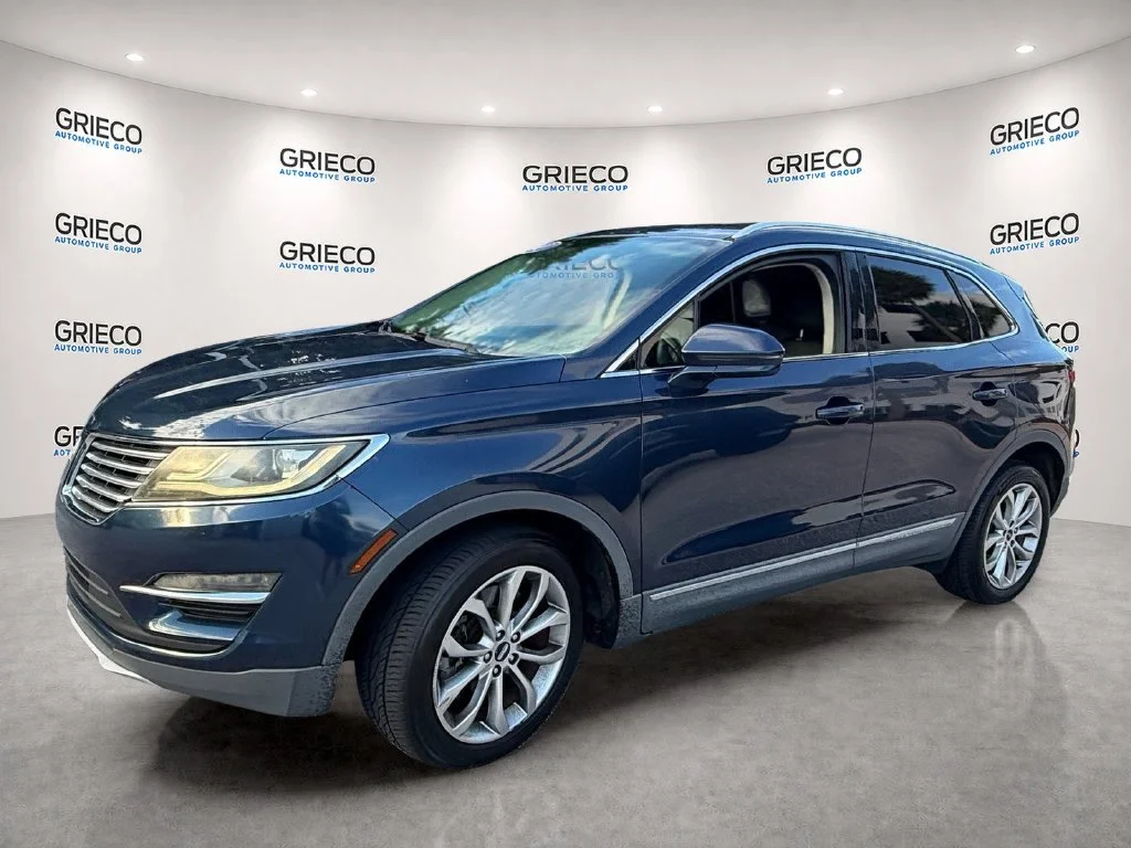 Used 2017 Blue Lincoln Select image 3
