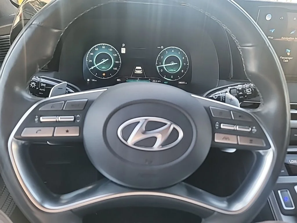 Used 2023 White Hyundai Calligraphy image 23