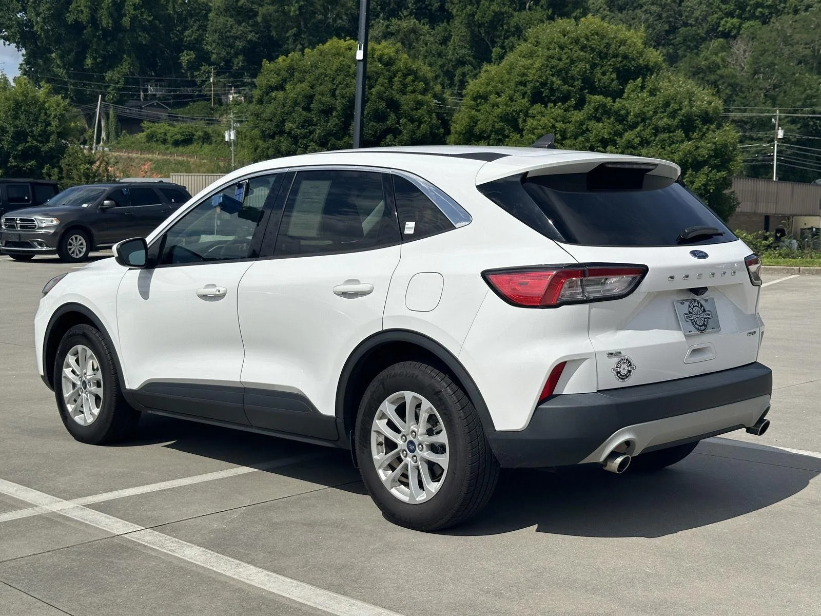 Used 2021 Oxford White Ford SE image 5