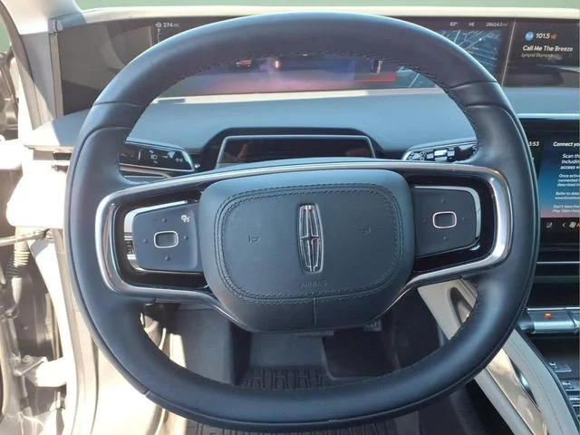 Used 2025 Gray Lincoln Premiere image 21