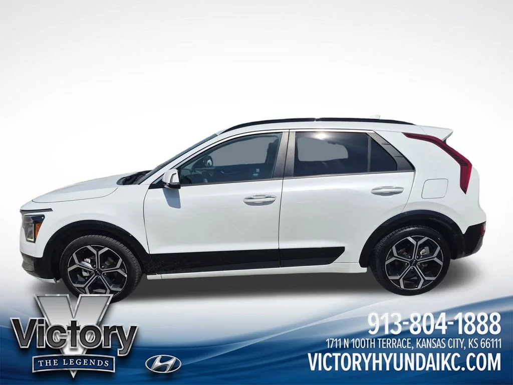 Used 2023 White Kia SX Touring image 2