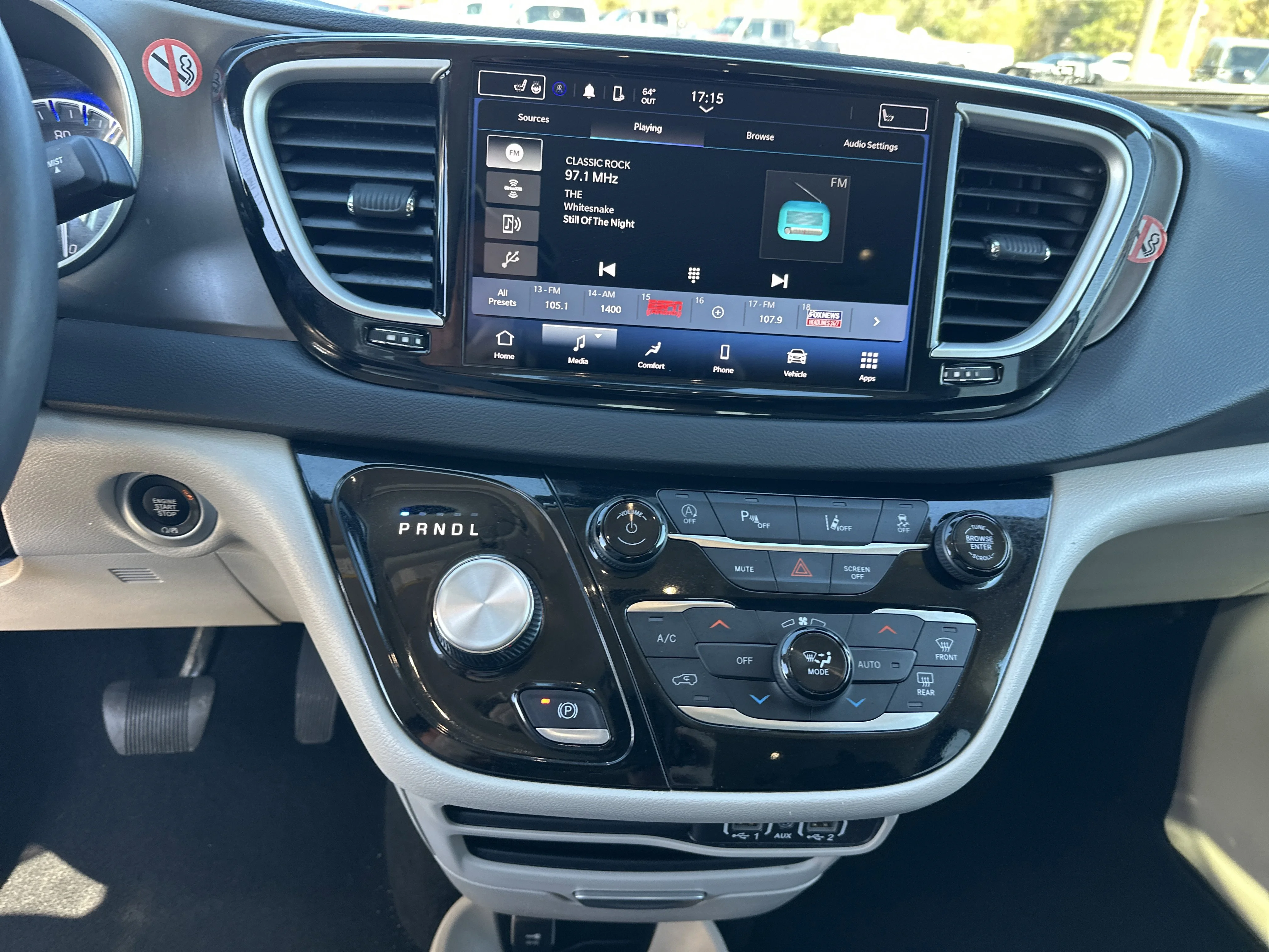 2024 Chrysler Pacifica Touring L - Photo 29