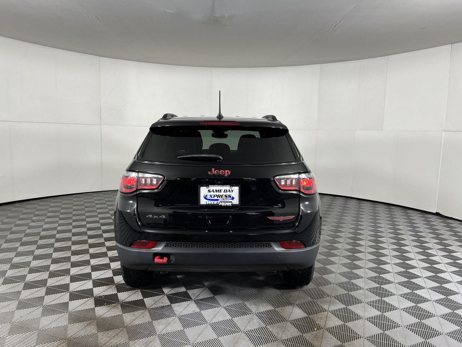 Used 2023 Diamond Black Crystal Pearlcoat Jeep Trailhawk image 25