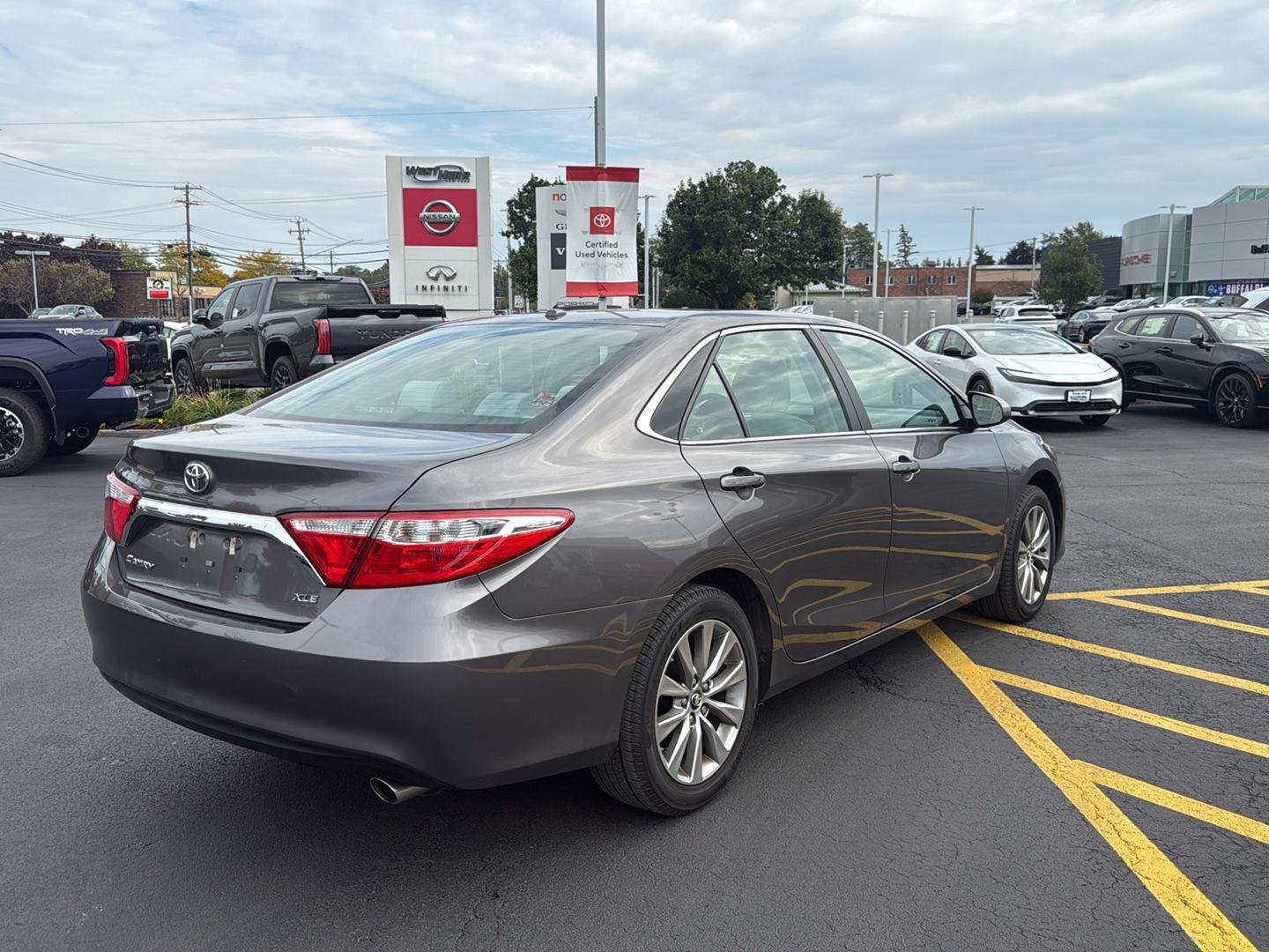 Used 2017 Predawn Gray Mica Toyota XLE image 3