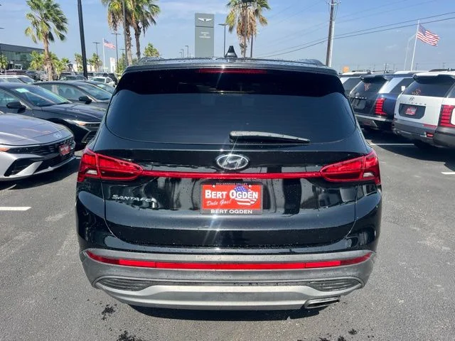 Used 2023 Black Hyundai SE image 5